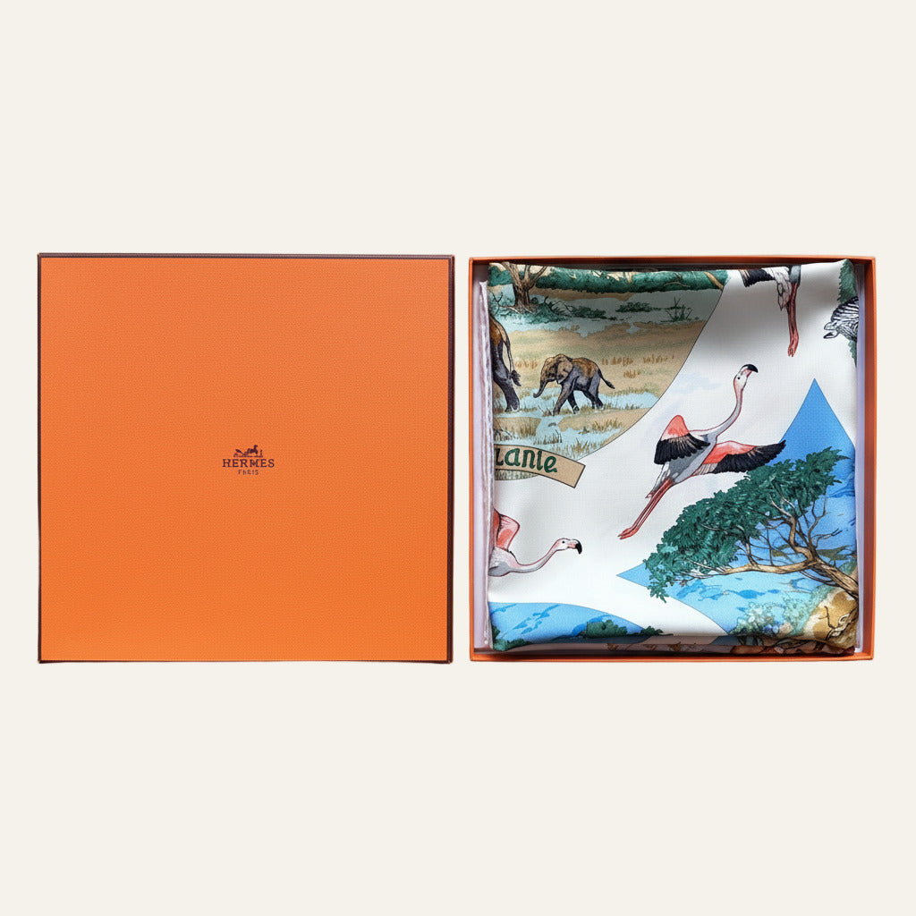 Foulard Hermès Tanzanie neuf présenté dans sa boîte orange