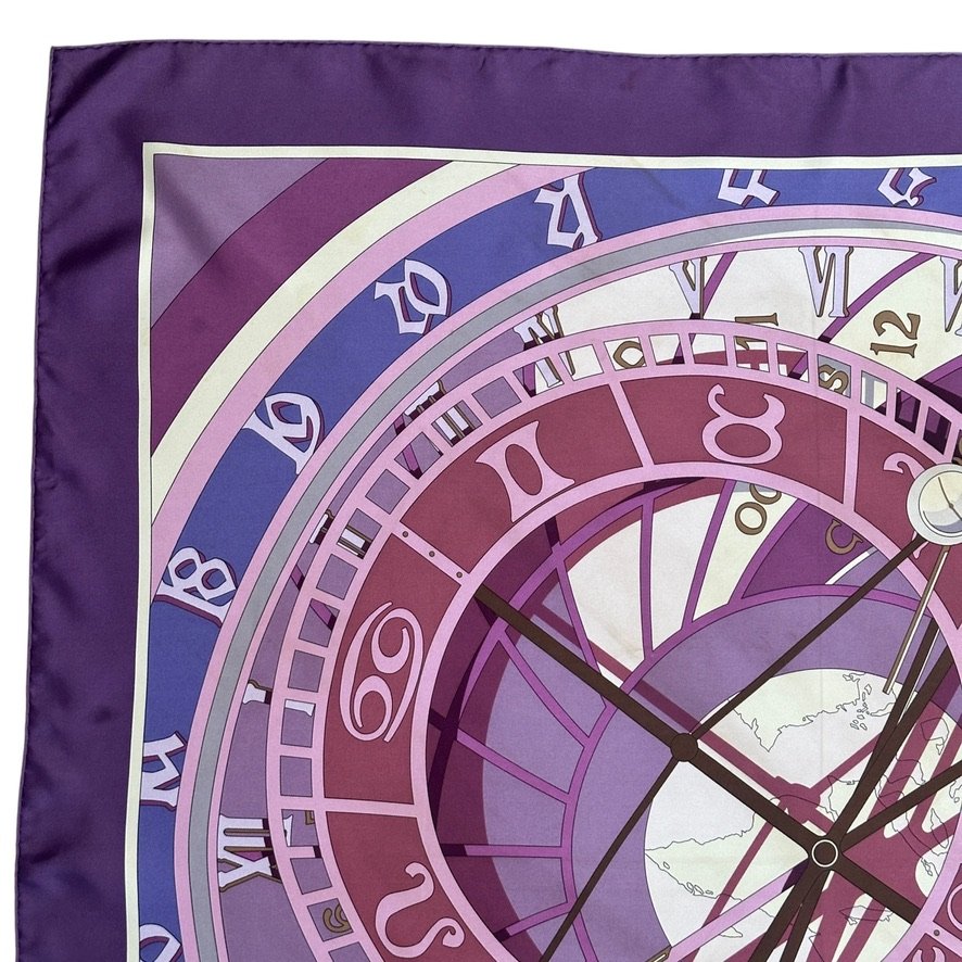 détail du foulard hermes violet
