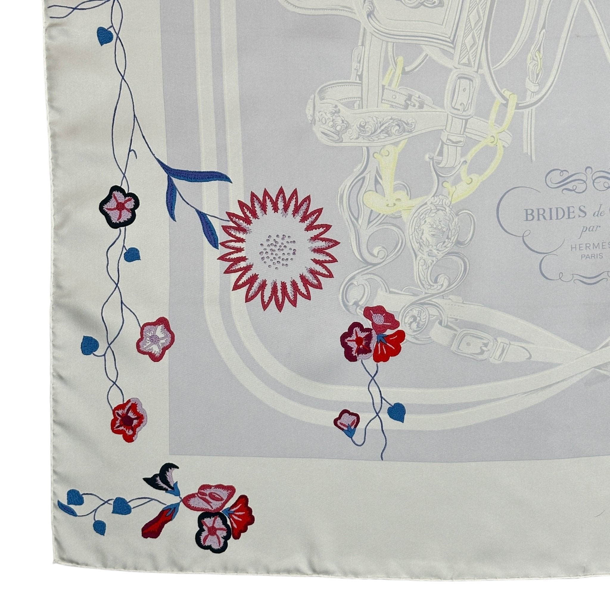 coin inferieur gauche du foulard