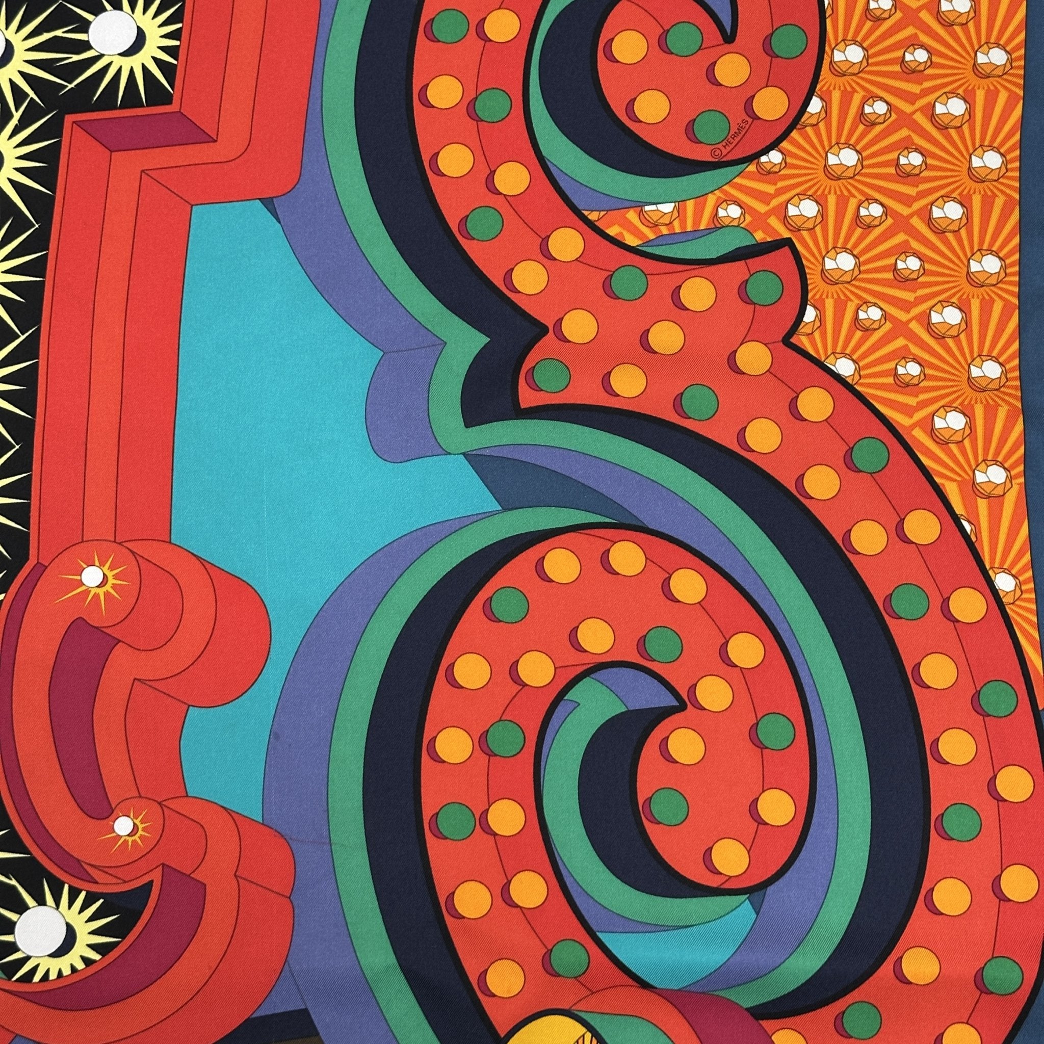 detail du dessin du foulard petites ampoules multicilores