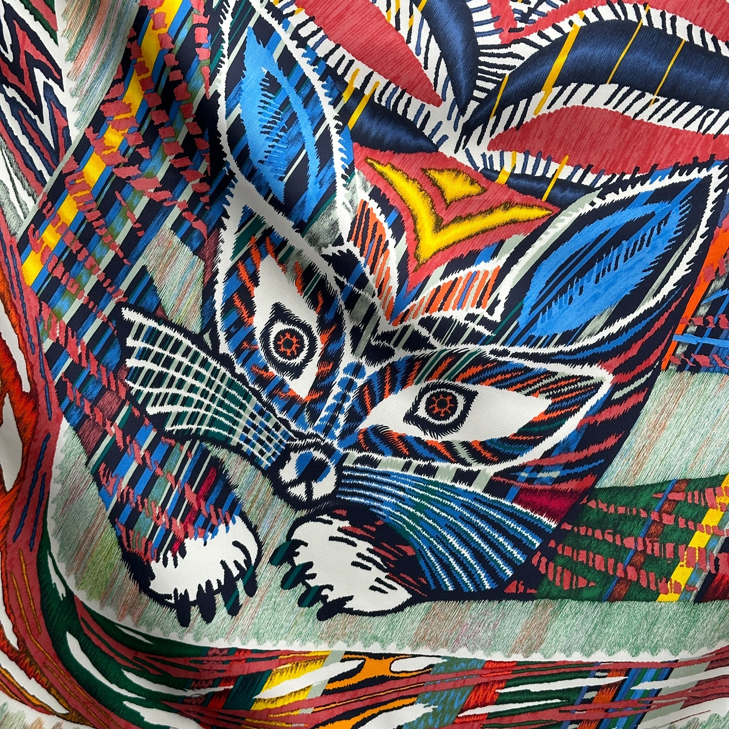 detail-dessin-du-chat-sur-Analyzing image foulard-carre-hermes-le-chat-carre-par-florence-manlik