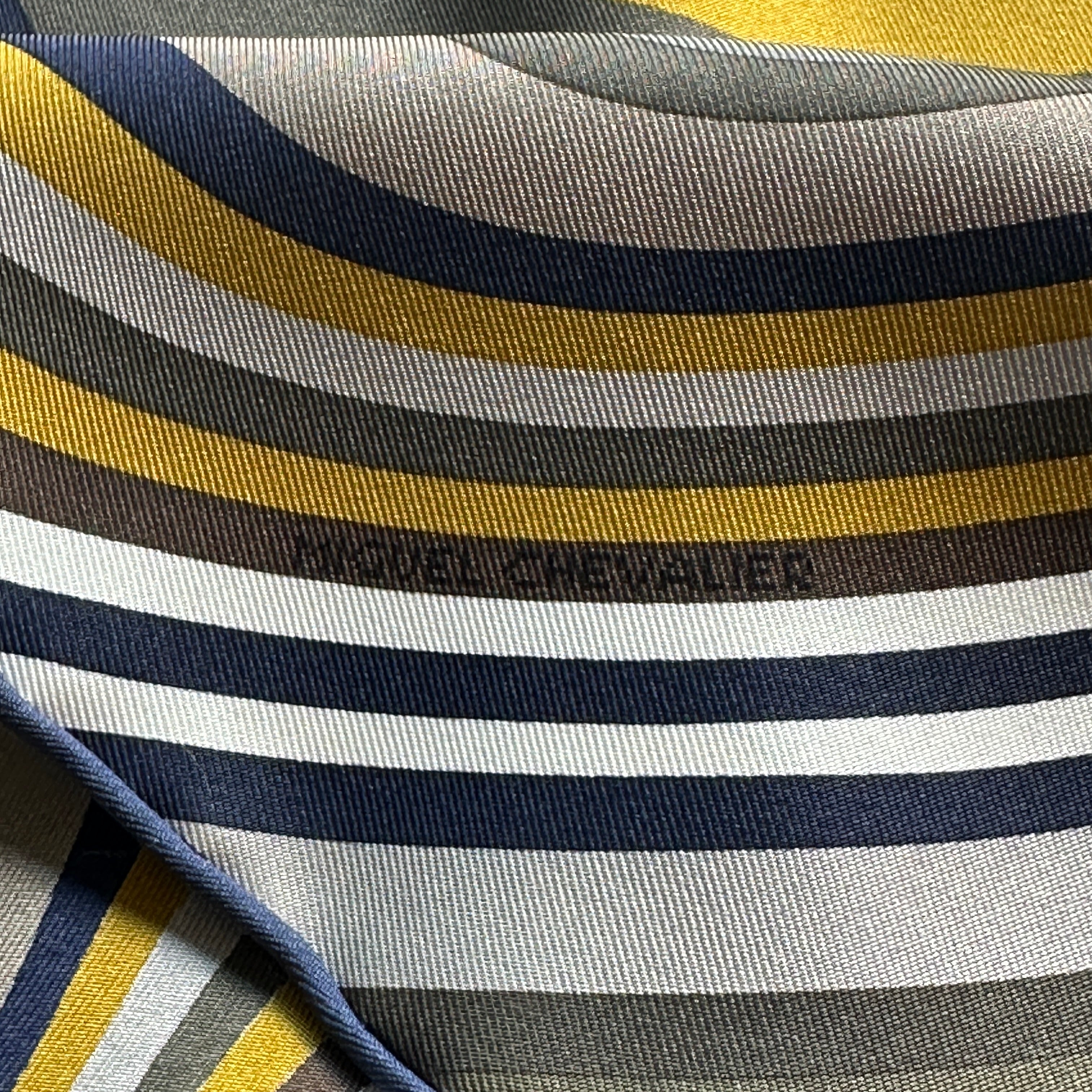 Signature de l'artiste "MIGUEL CHEVALIER" imprimée en toutes lettres dans le motif du carré.