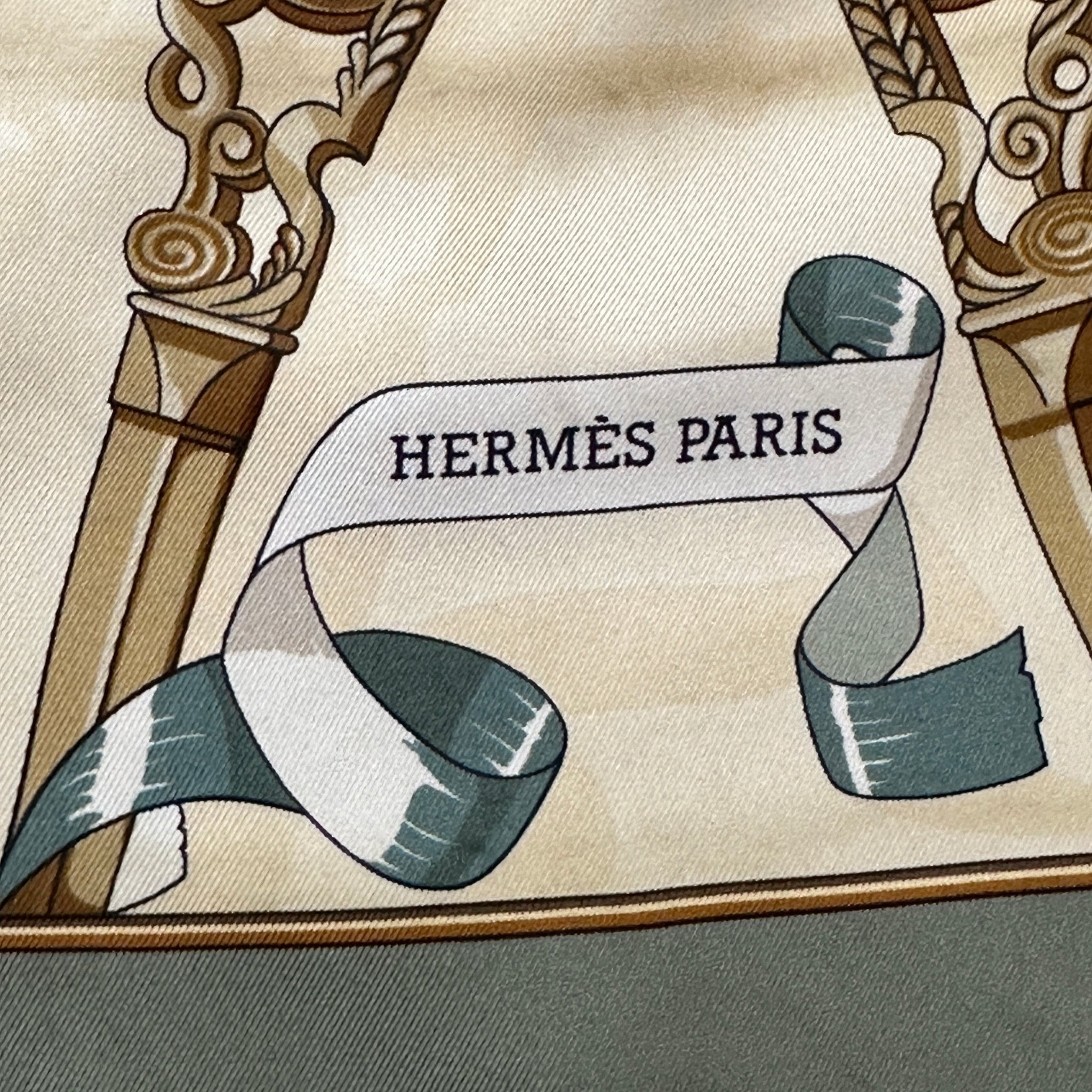 zoom sur signature dans le dessin Hermès Paris
