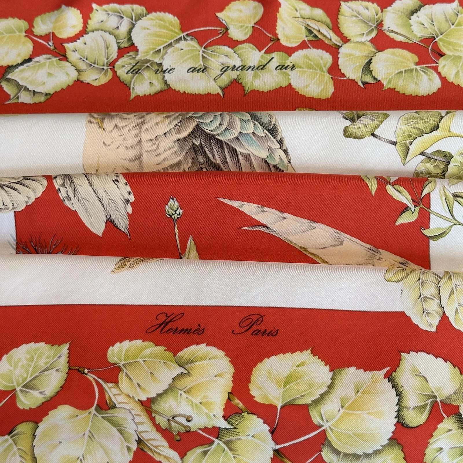 Foulard Hermès La Vie au grand air 90 cm – roulotté main et twill de soie