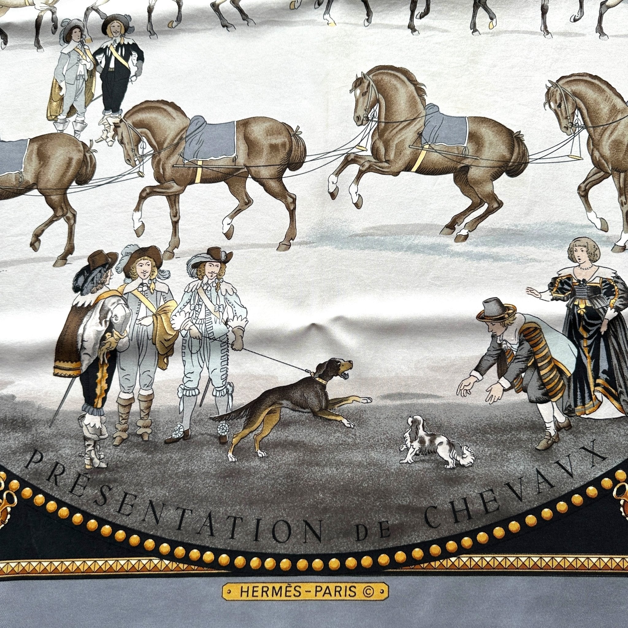 Nom du modèle "Présentation de chevaux" inscrit sur le carré Hermès