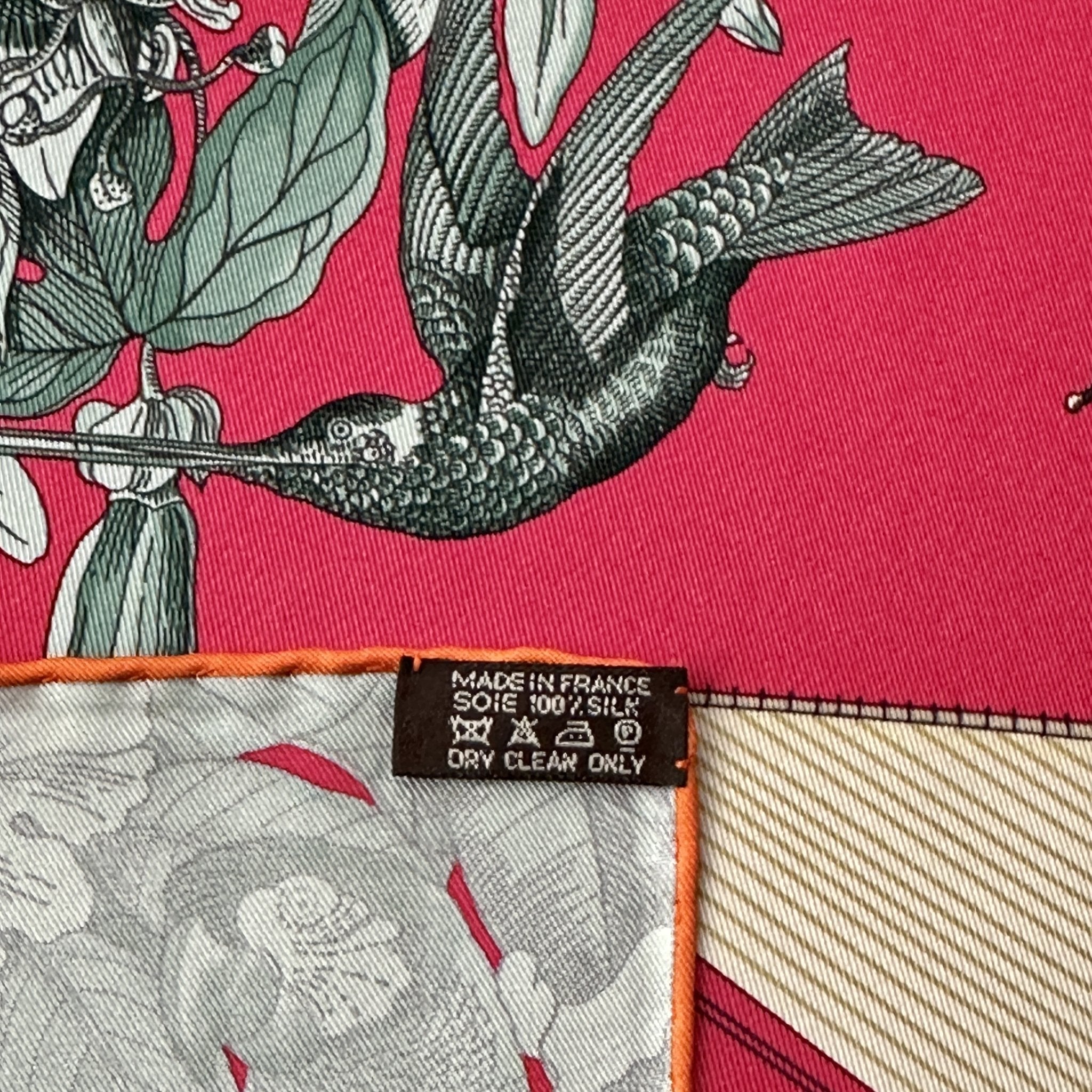 Zoom sur l'étiquette de composition 100% soie made in France