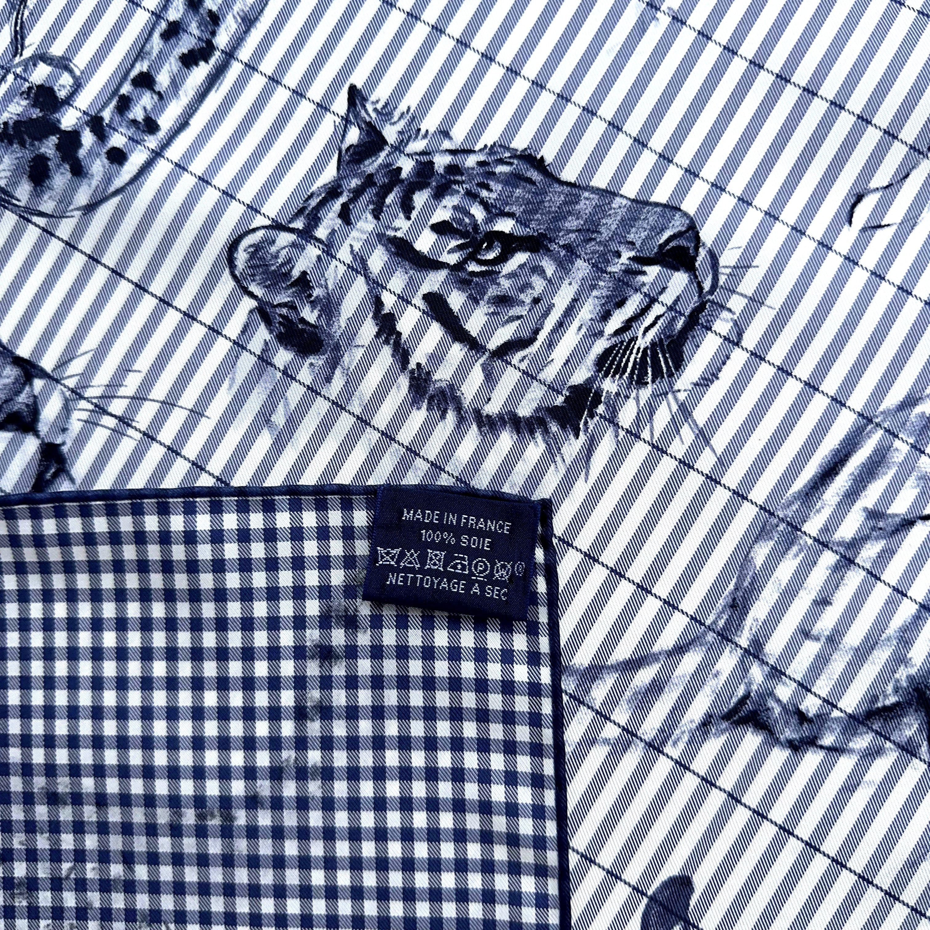 Carré Hermès Dans l'atelier de Robert Dallet Finesse Eyeliner, 90 cm soie, étiquette de composition