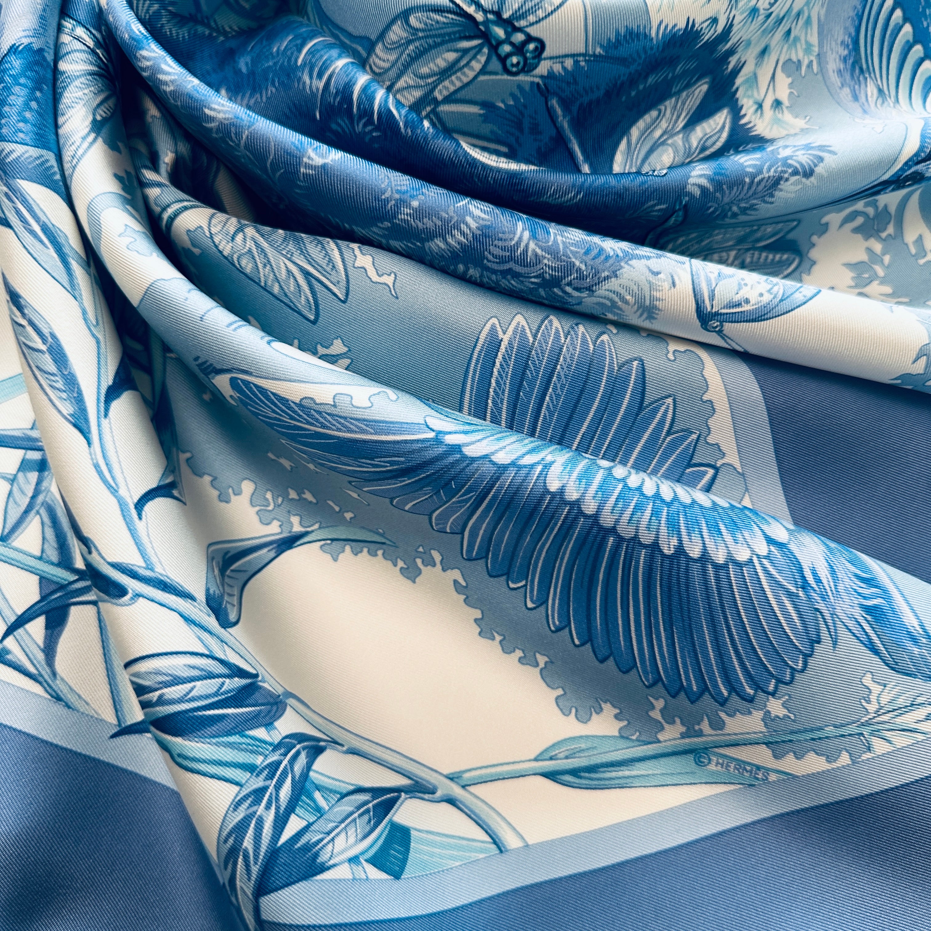 foulard hermes au bord de l'eau bleu